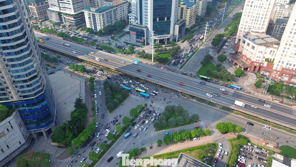 Ngành giao thông Hà Nội đánh giá, việc xây dựng hầm chui tại nút giao Mễ Trì - Dương Đình Nghệ - Vành đai 3 không chỉ giải quyết ùn tắc giao thông mà còn góp phần giải quyết bài toán thoát nước của khu vực. Ngành giao thông Hà Nội đánh giá, việc xây dựng hầm chui tại nút giao Mễ Trì - Dương Đình Nghệ - Vành đai 3 không chỉ giải quyết ùn tắc giao thông mà còn góp phần giải quyết bài toán thoát nước của khu vực.