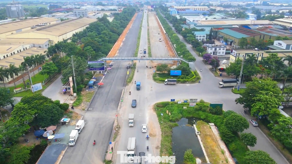 Từ mặt cắt đường hiện có rộng từ 6 đến 10 mét, tuyến đường sẽ được nâng cấp, mở rộng đến 60 mét, tương đương 4 đến 6 làn xe. Từ mặt cắt đường hiện có rộng từ 6 đến 10 mét, tuyến đường sẽ được nâng cấp, mở rộng đến 60 mét, tương đương 4 đến 6 làn xe.