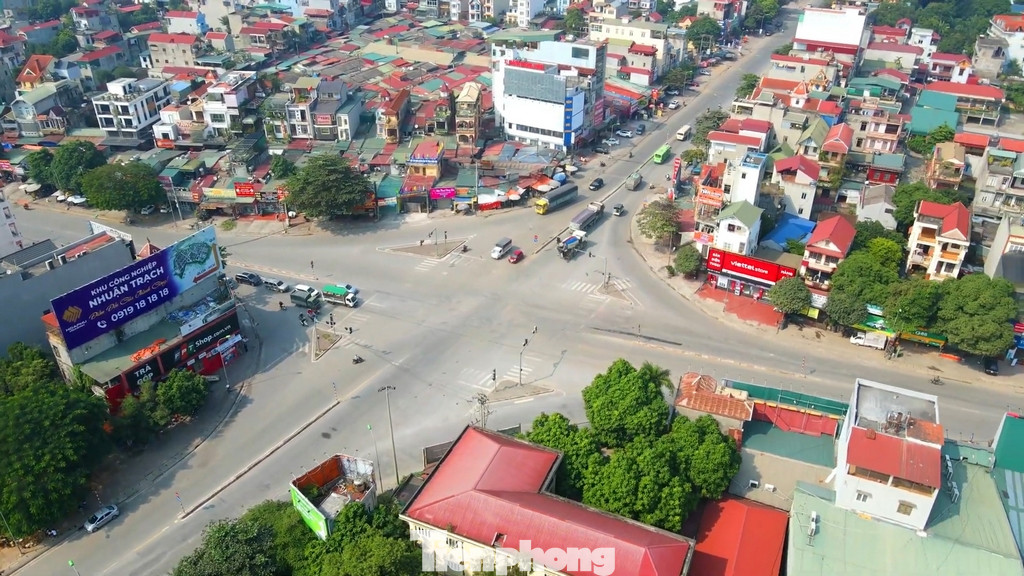 Điểm cuối là khu vực thị trấn Xuân Mai, nơi giao cắt với đường Hồ Chí Minh. Toàn bộ dự án đặt mục tiêu sẽ hoàn thành vào năm 2027. Điểm cuối là khu vực thị trấn Xuân Mai, nơi giao cắt với đường Hồ Chí Minh. Toàn bộ dự án đặt mục tiêu sẽ hoàn thành vào năm 2027.