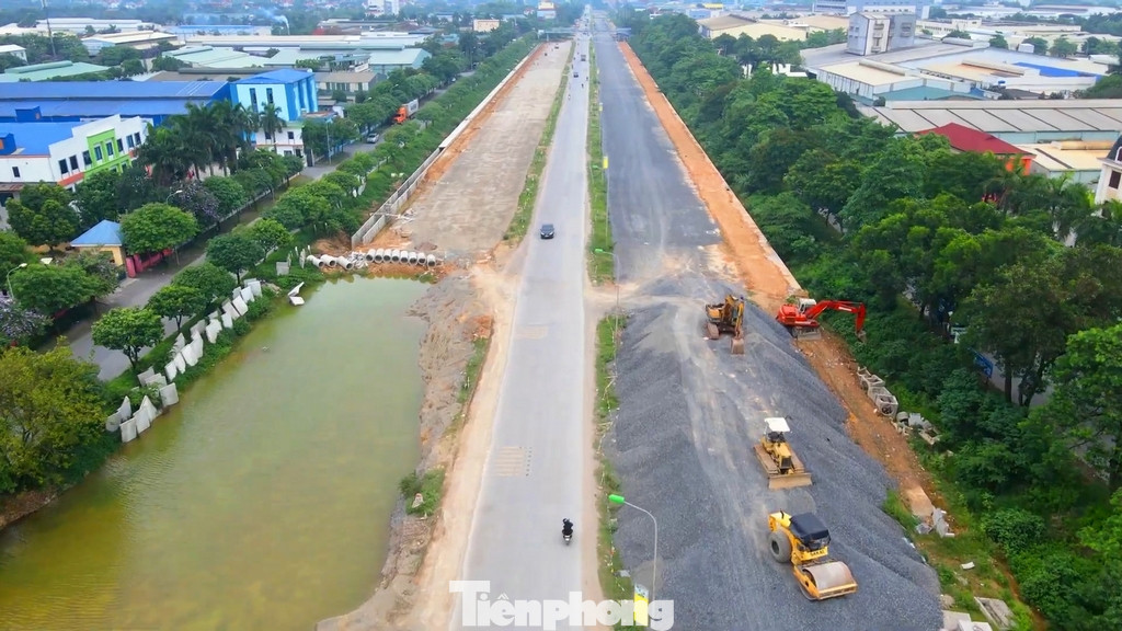 Từ mặt cắt đường hiện có rộng từ 6 - 10 mét, tuyến đường sẽ được nâng cấp, mở rộng lên 50 - 60 mét, tương đương 4 - 6 làn xe. Từ mặt cắt đường hiện có rộng từ 6 - 10 mét, tuyến đường sẽ được nâng cấp, mở rộng lên 50 - 60 mét, tương đương 4 - 6 làn xe.