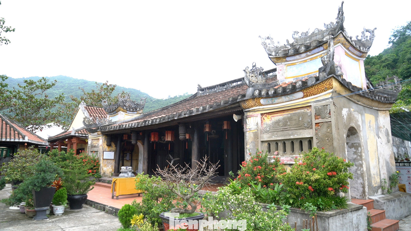 Cũng chính từ đó mà chùa được dựng lên, lấy tên Hải Tạng với hàm ý về sự quy tụ tam tạng kinh, mênh mông từ biển cả. Cũng chính từ đó mà chùa được dựng lên, lấy tên Hải Tạng với hàm ý về sự quy tụ tam tạng kinh, mênh mông từ biển cả.