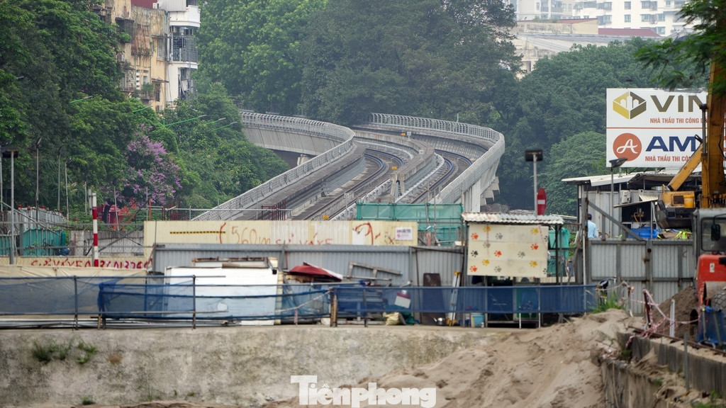 Được biết, dự án đã đạt được tiến độ khoảng 78,52%, trong đó đoạn trên cao đạt 99,95%, đoạn ngầm đạt 34,1%.