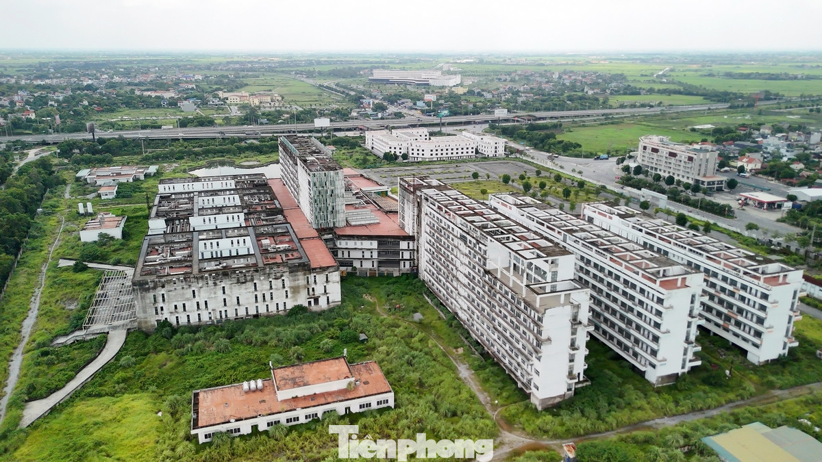 Tuy nhiên, Bộ Y tế hiện đề xuất Thủ tướng cho phép điều chỉnh thời gian thực hiện dự án đến hết năm nay (2024). Song, đến thời điểm hiện tại, mọi công tác triển khai tiếp vẫn chưa được thực hiện. Bệnh viện vẫn im lìm như một dự án bỏ hoang.