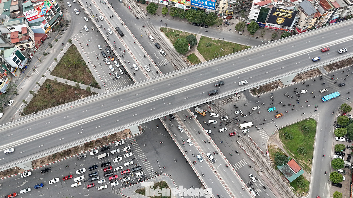 Nút giao Ngã Tư Vọng nhìn từ trên cao thời điểm đầu giờ sáng nay (15/2).