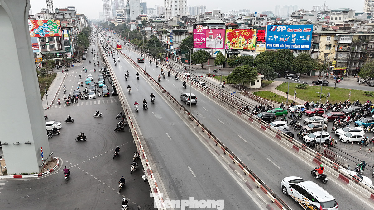 Đường Giải Phóng nhìn từ 2 hướng và đường Vành đai 2 trên cao.