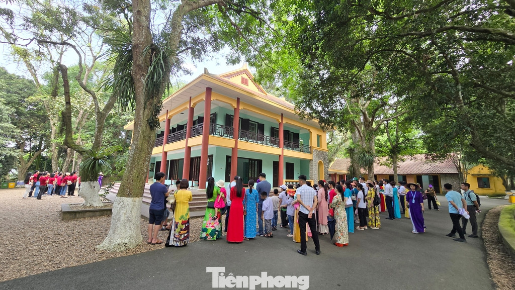 Đồng thời, đây cũng là dịp để ôn lại những tháng năm lịch sử của Chủ tịch Hồ Chí Minh khi Bác từng sống và làm việc tại đây.