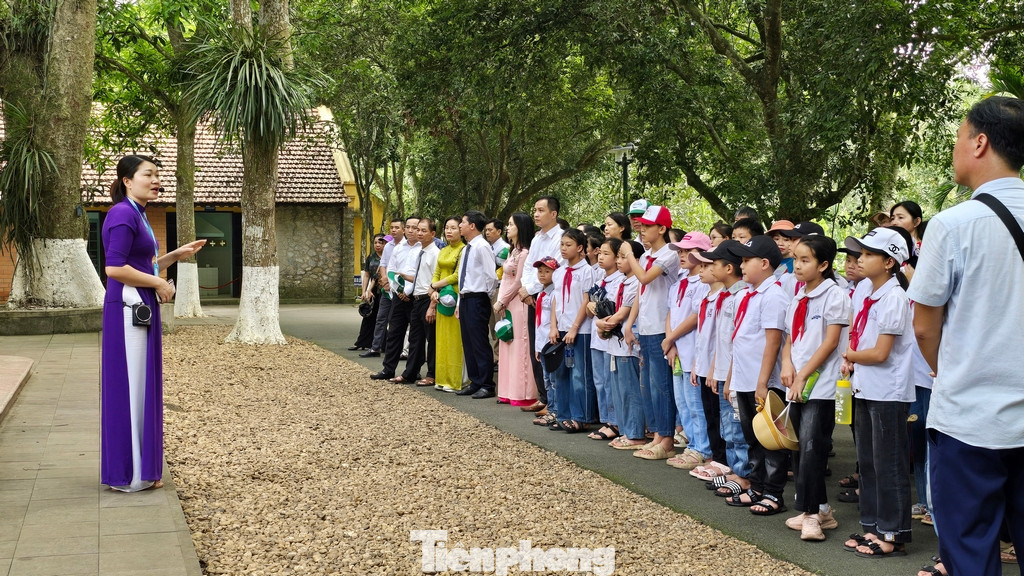 Đặc biệt hơn, đây cũng là dịp để thế hệ trẻ được lắng nghe, hiểu thêm về lịch sử bởi nơi đây có nhiều sự kiện gắn liền với Chủ tịch Hồ Chí Minh vĩ đại, để các em có thêm hiểu biết về lịch sử nước nhà.