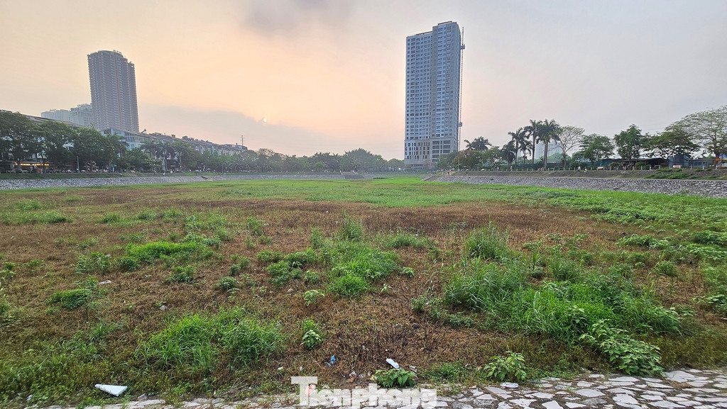 Đến nay, nguồn nước hồ vẫn trong tình trạng cạn kiệt. Nhiều kiến nghị đã được gửi đến cơ quan chức năng nhưng tình trạng không được cải thiện.