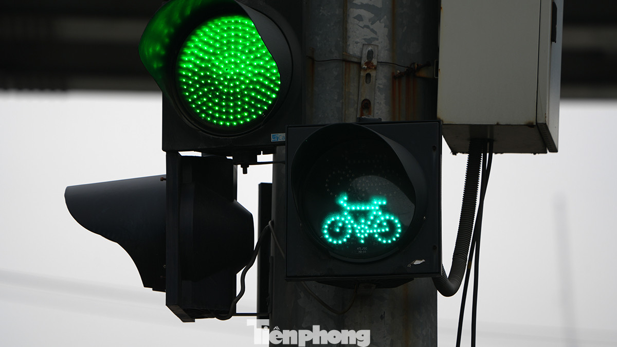 Đồng thời, UBND thành phố giao các đơn vị liên quan khẩn trương chuẩn bị cho tuyến đường dành cho xe đạp đầu tiên ở Thủ đô.