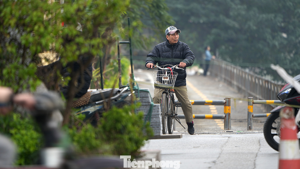 Trước đó, tuyến đường đi bộ ven sông Tô Lịch được Sở Giao thông Vận tải Hà Nội đầu tư xây dựng vào tháng 1/2019, có chiều dài khoảng 4km, mặt đường rộng 4m với tổng số vốn 64 tỷ đồng.