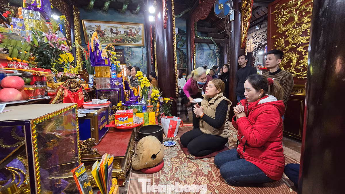 Trước tình hình đó, triều đình cử danh tướng họ Nguyễn đưa đội quân tiến dọc sông Thao đánh đuổi bọn giặc, giải phóng Khau Bàn và xây dựng Bảo Hà thành căn cứ lớn. Trước tình hình đó, triều đình cử danh tướng họ Nguyễn đưa đội quân tiến dọc sông Thao đánh đuổi bọn giặc, giải phóng Khau Bàn và xây dựng Bảo Hà thành căn cứ lớn.
