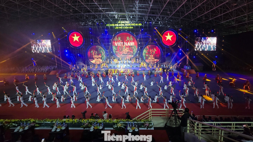 Tối 15/3, Sở Giáo dục và Đào tạo Hà Nội khai mạc Hội khỏe Phù Đổng lần thứ 10 với khoảng 5.000 khán giả và học sinh góp mặt trong các tiết mục trình diễn.