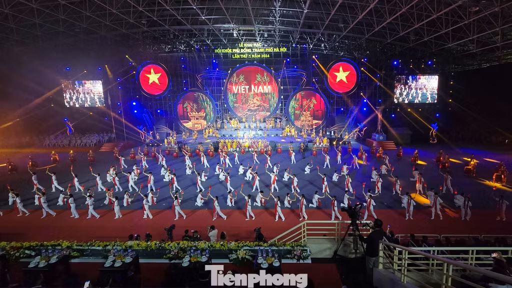 Tối 15/3, Sở Giáo dục và Đào tạo Hà Nội khai mạc Hội khỏe Phù Đổng lần thứ 10 với khoảng 5.000 khán giả và học sinh góp mặt trong các tiết mục trình diễn.