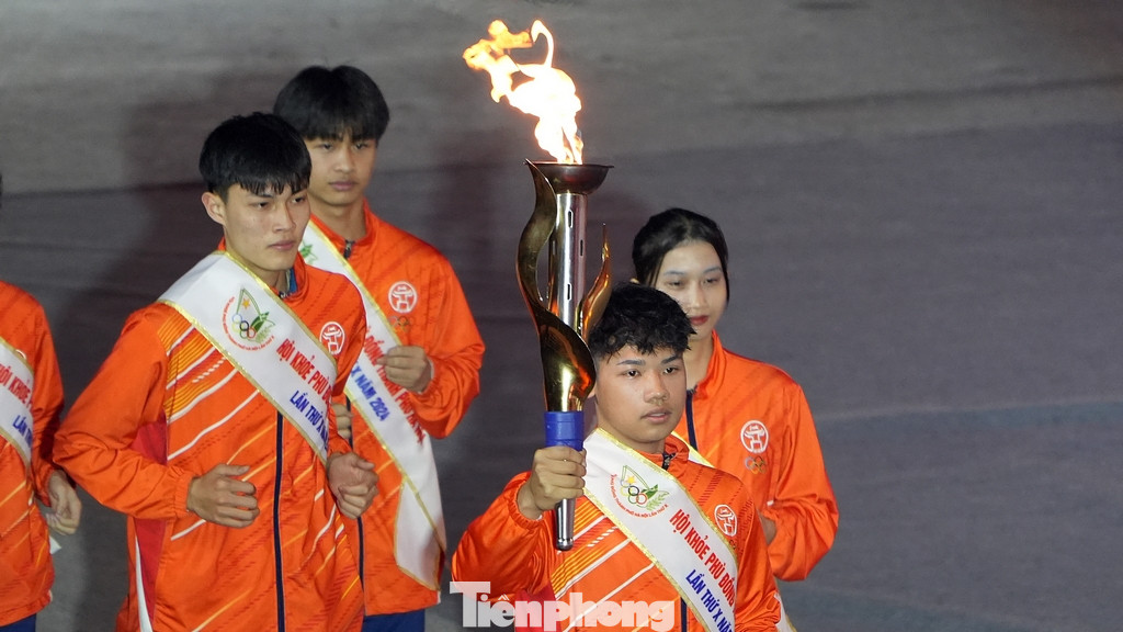 Hội khỏe Phù Đổng năm nay diễn ra với 16 môn thể thao, gồm đẩy gậy, võ cổ truyền, võ Vovinam, thể dục aerobic, taekwondo, kéo co, karate, điền kinh, cờ vua, cầu lông, bóng chuyền, bóng đá, bơi lội, bóng rổ, đá cầu và bóng bàn.