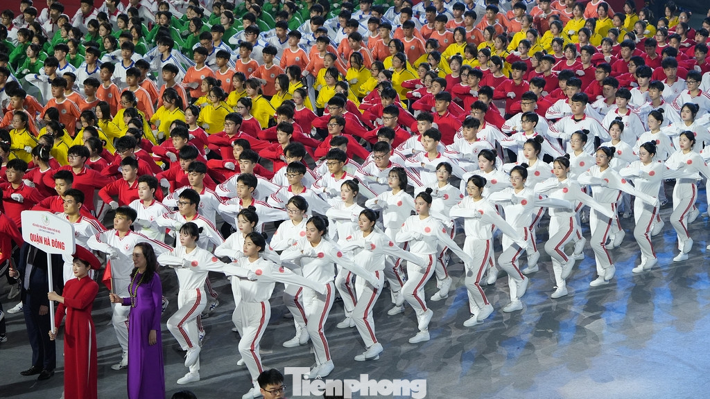 Bóng bàn là môn có nhiều thí sinh nhất - hơn 1.000 em đến từ 23 đơn vị. Số thí sinh thi đẩy gậy ít nhất với 75 em, tiếp đến là môn võ cổ truyền (97 thí sinh), các môn còn lại hầu hết đều có 300-500 học sinh thi đấu.