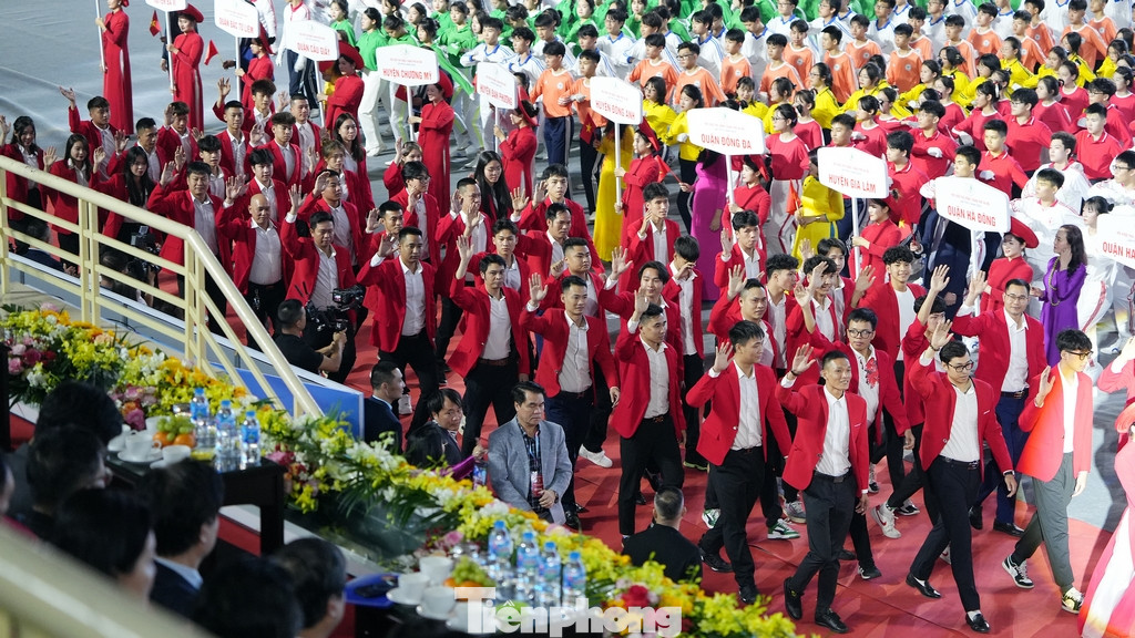 Bóng bàn là môn có nhiều thí sinh nhất - hơn 1.000 em đến từ 23 đơn vị. Số thí sinh thi đẩy gậy ít nhất với 75 em, tiếp đến là môn võ cổ truyền (97 thí sinh), các môn còn lại hầu hết đều có 300-500 học sinh thi đấu.