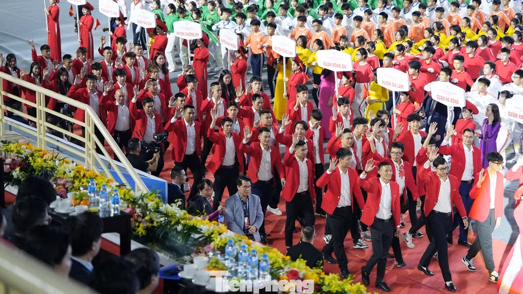 Bóng bàn là môn có nhiều thí sinh nhất - hơn 1.000 em đến từ 23 đơn vị. Số thí sinh thi đẩy gậy ít nhất với 75 em, tiếp đến là môn võ cổ truyền (97 thí sinh), các môn còn lại hầu hết đều có 300-500 học sinh thi đấu.