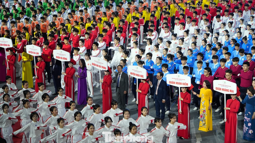 Bóng bàn là môn có nhiều thí sinh nhất - hơn 1.000 em đến từ 23 đơn vị. Số thí sinh thi đẩy gậy ít nhất với 75 em, tiếp đến là môn võ cổ truyền (97 thí sinh), các môn còn lại hầu hết đều có 300-500 học sinh thi đấu.