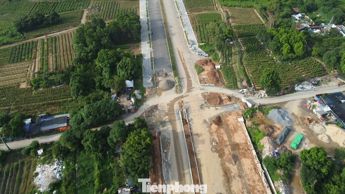 Người dân sinh sống ở các quận như Nam Từ Liêm, Hà Đông mong muốn tuyến đường nhanh chóng đưa vào sử dụng để rút ngắn thời gian đi lại giữa các quận này.