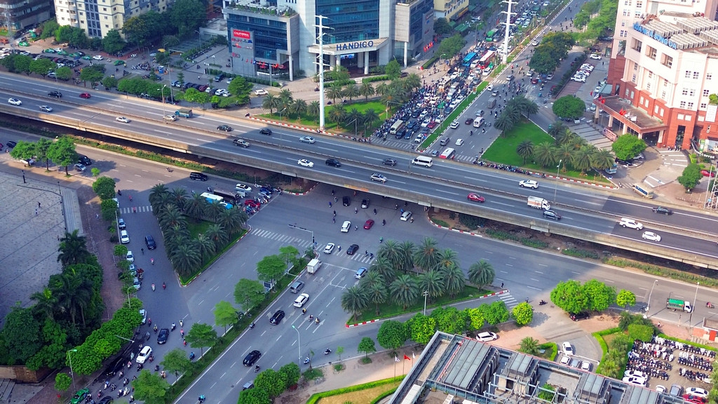 Trong ảnh là vị trí hầm chui trên trục đường Mễ Trì - Dương Đình Nghệ, đi dưới vành đai 3 thuộc địa bàn quận Nam Từ Liêm và quận Cầu Giấy. Hầm có chiều dài 565m, mức đầu tư dự kiến 975 tỷ đồng.