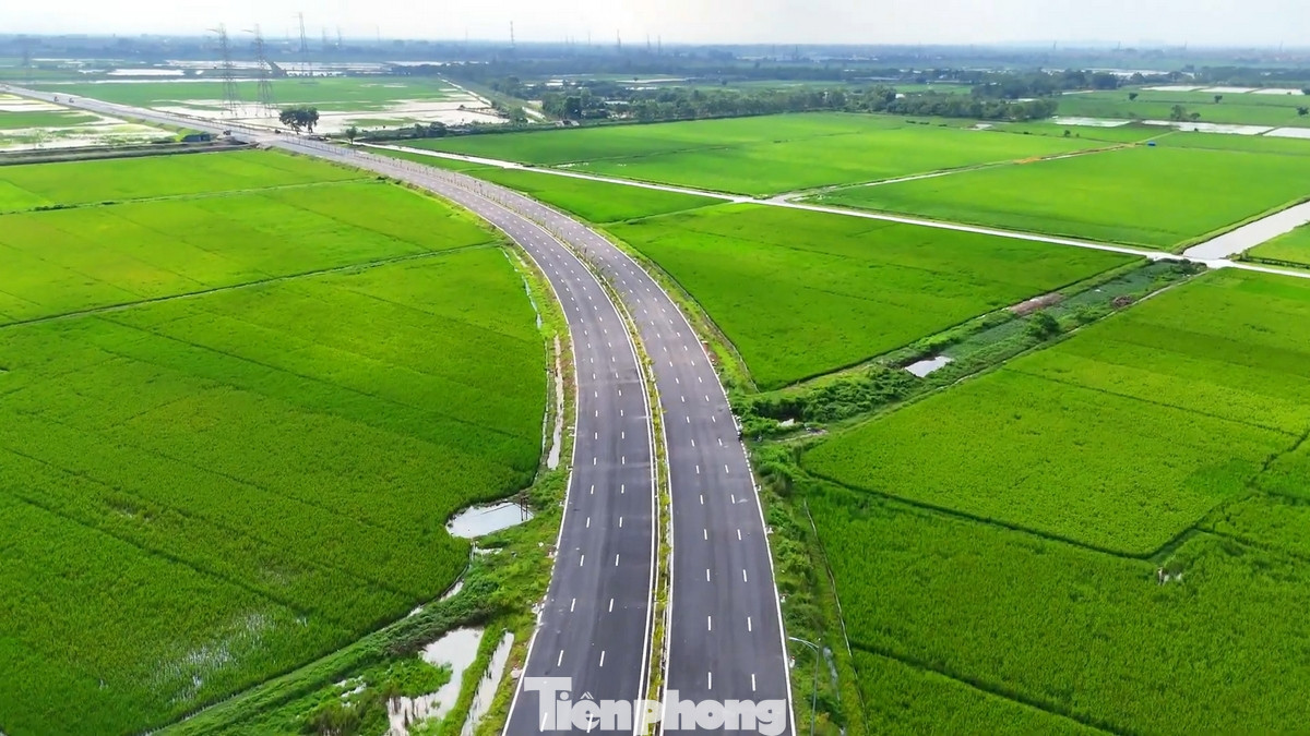 Tuyến đường giao cắt với đường trục phía Nam và đi qua địa bàn các xã Thanh Thùy, Thanh Văn, Tam Hưng và thị trấn Kim Bài (huyện Thanh Oai).