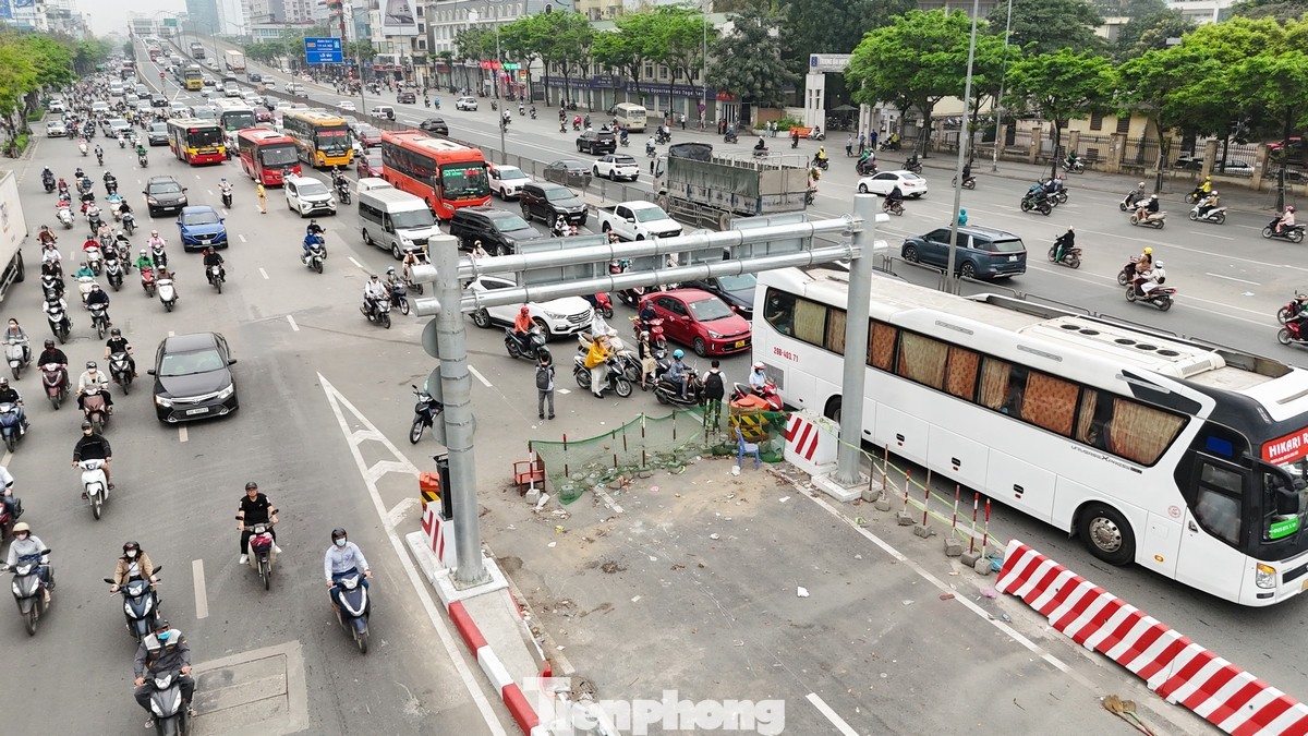 Theo phương án tổ chức giao thông của dự án, sau khi thông xe, phần cầu vượt cũ sẽ chỉ dành cho xe đi trên Vành đai 3 trên cao, đảm bảo phương tiện chạy 80km/h toàn tuyến (hiện nay xe đang chạy hỗn hợp và tốc độ trong khu đô thị - dưới 50km/h). Theo phương án tổ chức giao thông của dự án, sau khi thông xe, phần cầu vượt cũ sẽ chỉ dành cho xe đi trên Vành đai 3 trên cao, đảm bảo phương tiện chạy 80km/h toàn tuyến (hiện nay xe đang chạy hỗn hợp và tốc độ trong khu đô thị - dưới 50km/h).