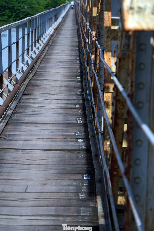 Trước thực trạng xuống cấp nghiêm trọng trong thời gian gần đây, vừa qua, Cục Đường sắt Việt Nam - Bộ Giao thông vận tải đã đề xuất các cấp có thẩm quyền bố trí 425 tỉ đồng sửa chữa hai cầu đường sắt Long Biên và Phú Lương.