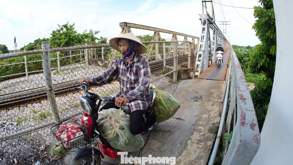 Cầu đường sắt Phú Lương được khôi phục sau hòa bình lập lại. Tuy không giữ được nguyên vẹn như ban đầu, song cây cầu vẫn có vẻ đẹp riêng.