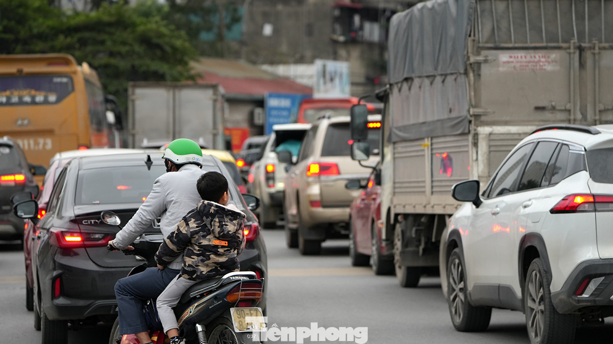 Tuy nhiên tình trạng ùn tắc vẫn thường xuyên diễn ra do xung đột giao thông từ con đường thắt cổ chai và uốn lượn.