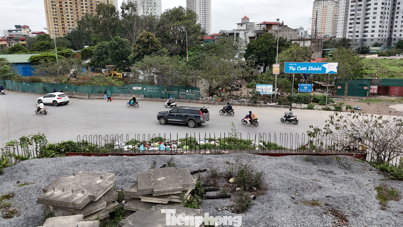 Hiện trạng xuống cấp và hoang hóa đang diễn ra nhanh chóng tại dự án dang dở này.