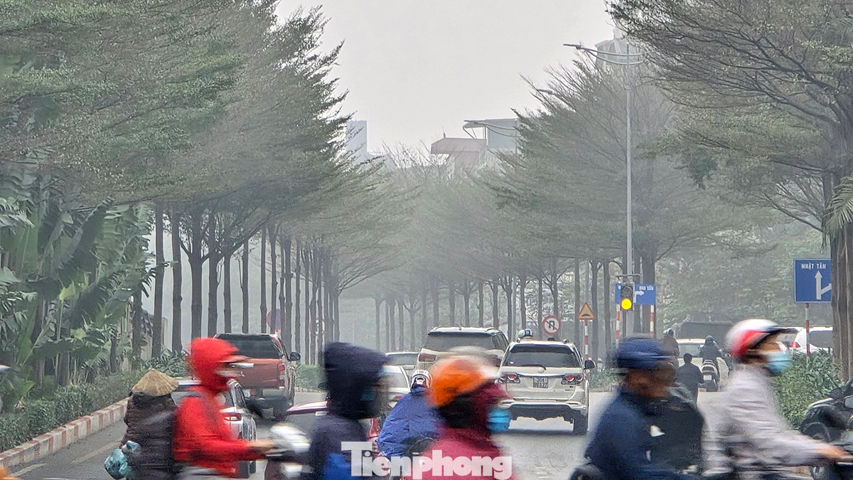 Tầm nhìn khi tham gia giao thông vào đầu giờ sáng có phần bị hạn chế do ảnh hưởng của hình thái thời tiết mù mịt sương.