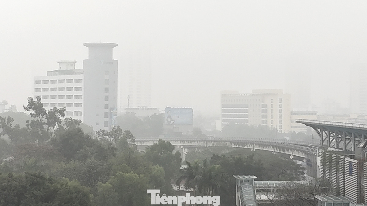 Trước khi đón không khí lạnh, ngày hôm nay (4/3), miền Bắc duy trì thời tiết sáng sớm có sương mù và sương mù nhẹ rải rác, riêng Đông Bắc Bộ sáng có mưa nhỏ rải rác, trưa chiều hửng nắng, trời chỉ còn rét vào đêm và sáng, nhiệt độ tăng 3 đến 4 độ so với ngày 3/3.