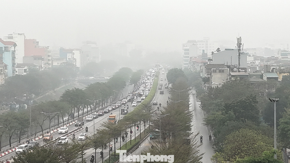 Ngày 5-6/3, do vùng áp thấp nóng phía Tây phát triển mạnh nên miền Bắc tăng nhiệt nhanh, trời không mưa, ngày nắng, nhiệt độ cao nhất phổ biến 30 độ, riêng khu vực Tây Bắc Bộ có nắng nóng cục bộ với nhiệt độ cao nhất 34 - 35 độ.