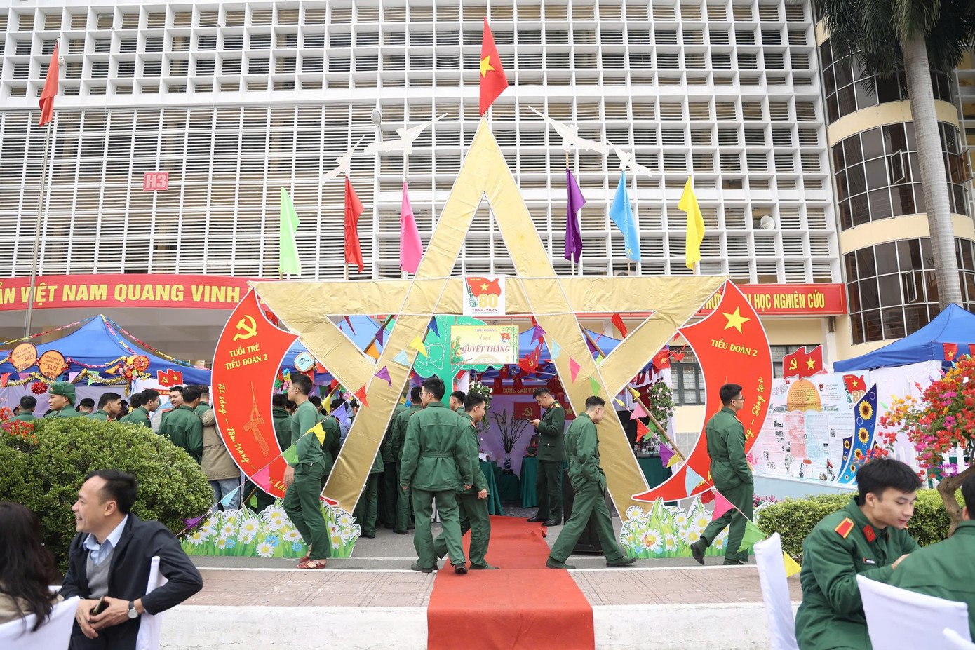 Ngày hội là dịp để các chiến sĩ, học viên Học viện Kỹ thuật Quân sự kết nối, giao lưu, học hỏi, gắn kết với nhau. Ảnh: Hoàng Ngọc