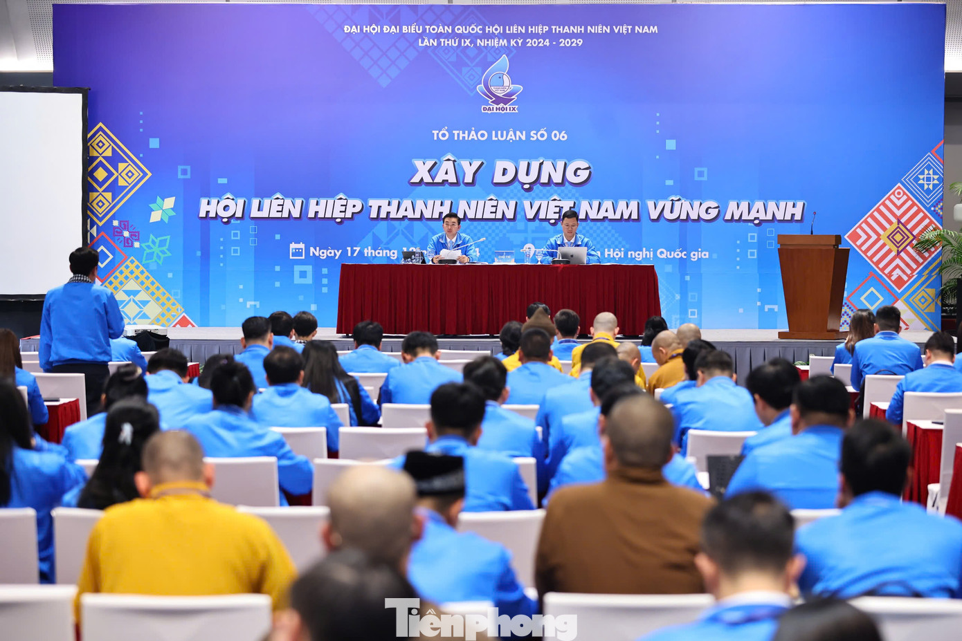 Toàn cảnh tổ thảo luận số 6 diễn ra với chủ đề "Xây dựng Hội Liên hiệp thanh niên Việt Nam vững mạnh". Toàn cảnh tổ thảo luận số 6 diễn ra với chủ đề "Xây dựng Hội Liên hiệp thanh niên Việt Nam vững mạnh".