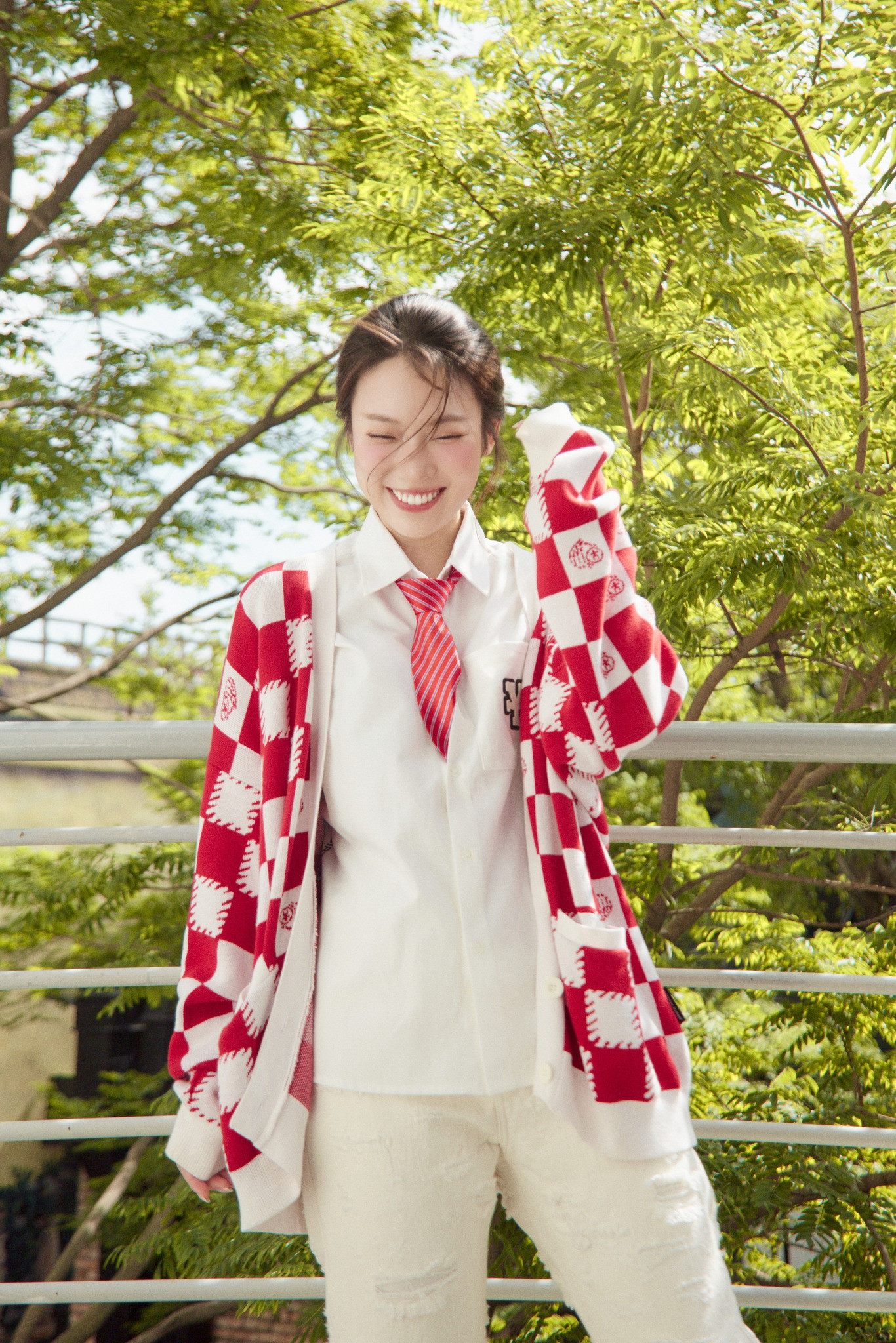 Hiện tại, Khánh Vy có gần 3 triệu người theo dõi trên kênh YouTube, 3 triệu người theo dõi trên Facebook. Hiện tại, Khánh Vy có gần 3 triệu người theo dõi trên kênh YouTube, 3 triệu người theo dõi trên Facebook.