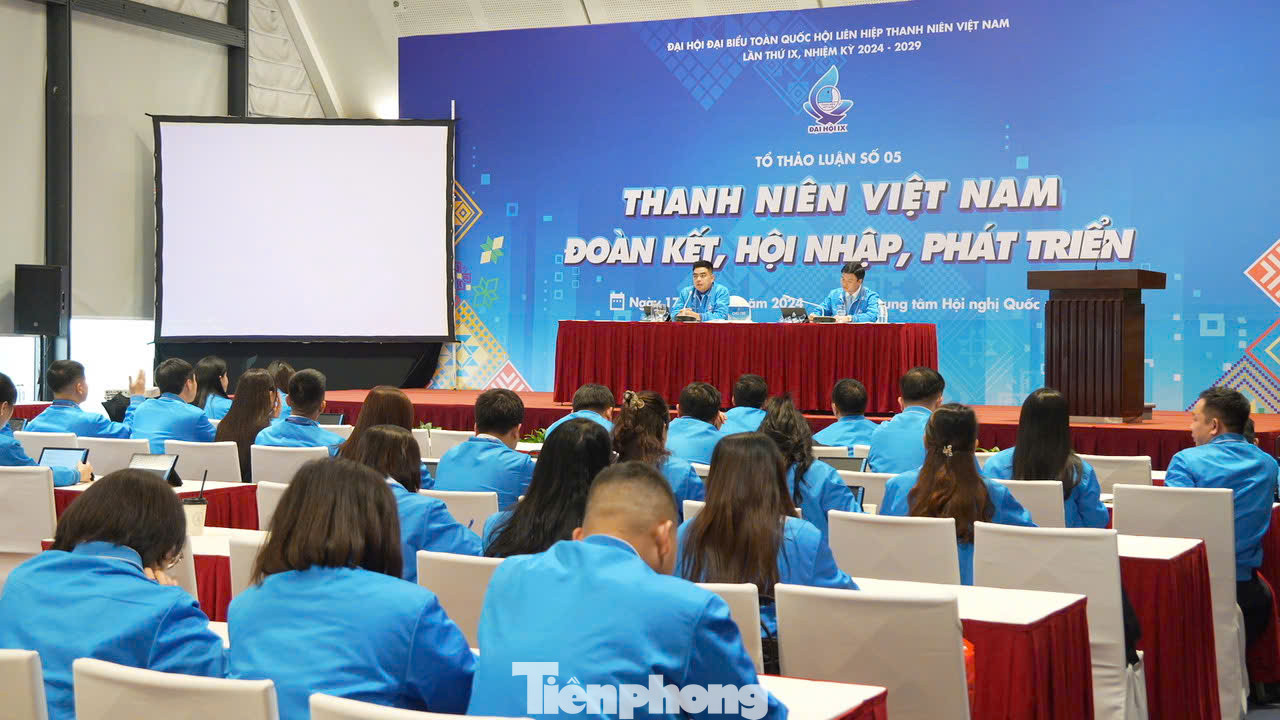 Toàn cảnh tổ thảo luận số 5. Toàn cảnh tổ thảo luận số 5.