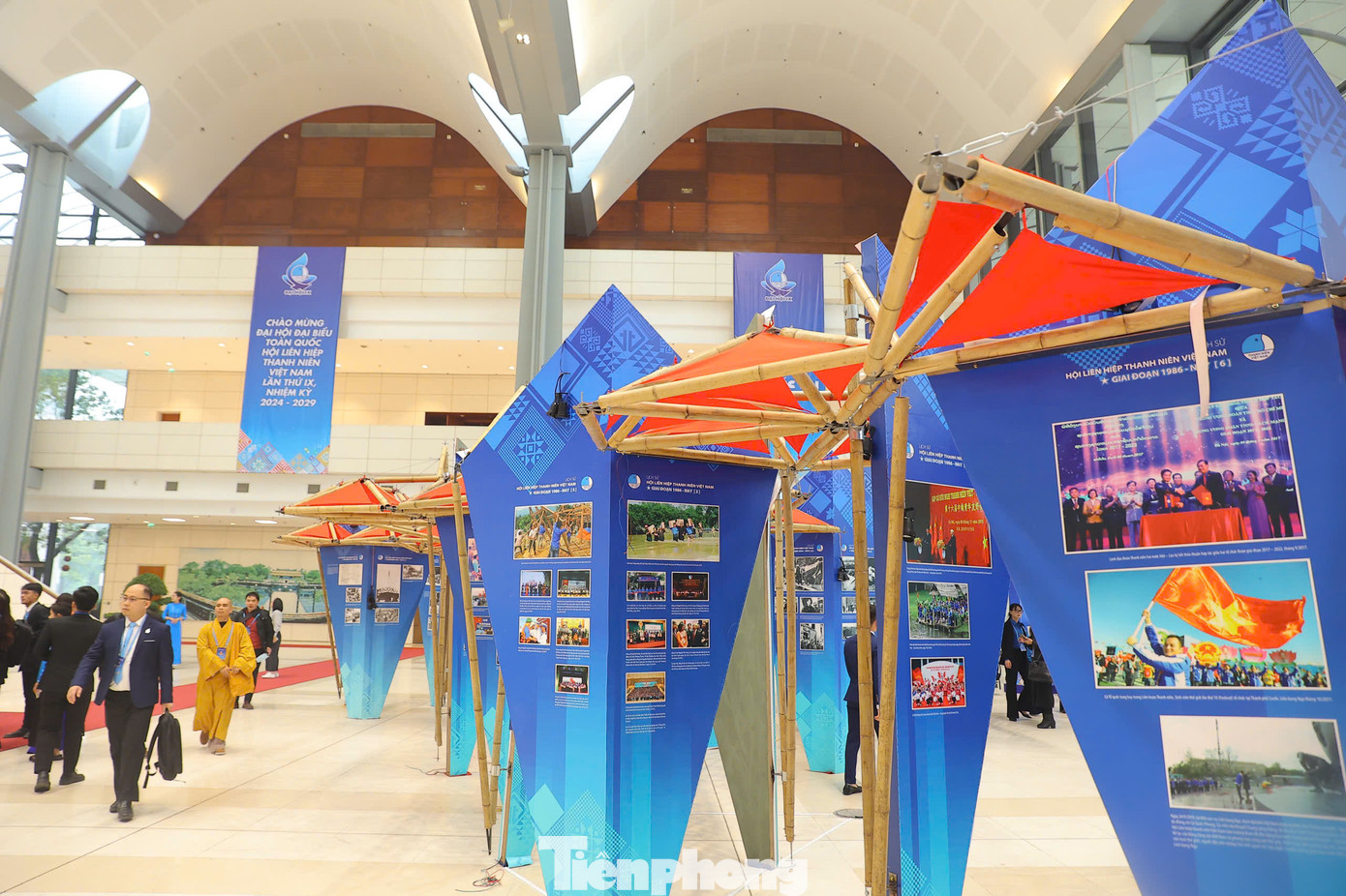 Không gian triển lãm tại Đại hội. Không gian triển lãm tại Đại hội.