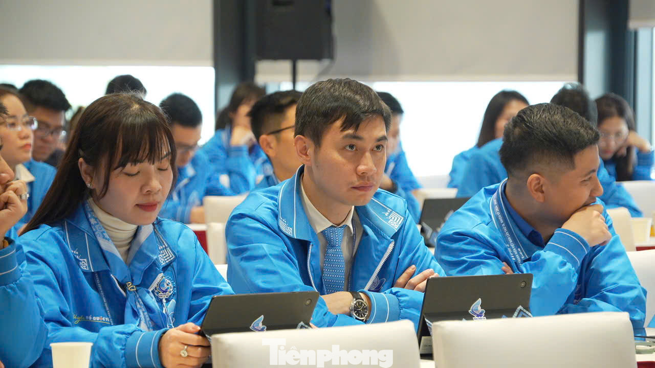 Các đại biểu tham dự tổ thảo luận số 5. Các đại biểu tham dự tổ thảo luận số 5.