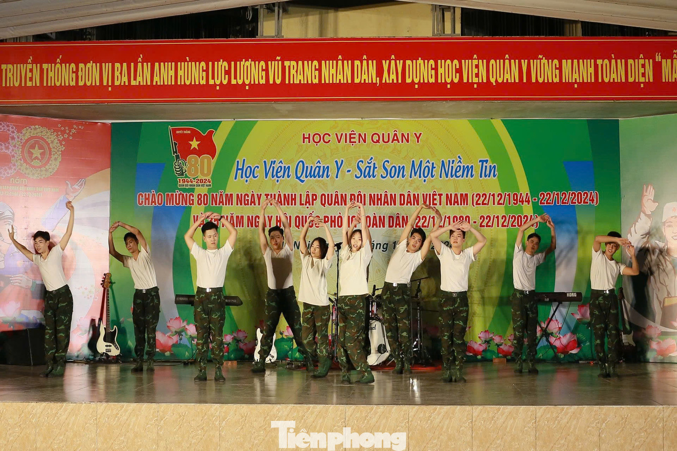 Chương trình dạ hội với chủ đề “Sắt son một niềm tin” chào mừng kỷ niệm 80 năm Ngày thành lập Quân đội nhân dân Việt Nam và 35 năm Ngày hội Quốc phòng toàn dân. Chương trình dạ hội với chủ đề “Sắt son một niềm tin” chào mừng kỷ niệm 80 năm Ngày thành lập Quân đội nhân dân Việt Nam và 35 năm Ngày hội Quốc phòng toàn dân.