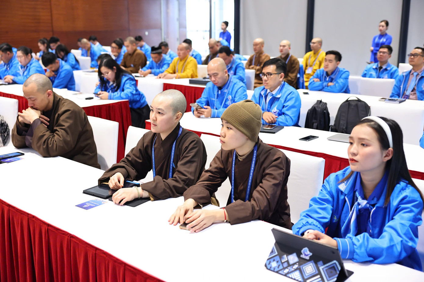 Các đại biểu tham dự tổ thảo luận số 6. Các đại biểu tham dự tổ thảo luận số 6.