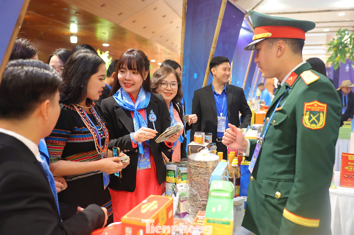 Triển lãm có khu vực gian hàng kỹ năng Hội, các gian hàng sản phẩm công nghệ của thanh niên và các gian hàng trưng bày sản phẩm OCOP của các tỉnh, thành phố trên cả nước. Triển lãm có khu vực gian hàng kỹ năng Hội, các gian hàng sản phẩm công nghệ của thanh niên và các gian hàng trưng bày sản phẩm OCOP của các tỉnh, thành phố trên cả nước.