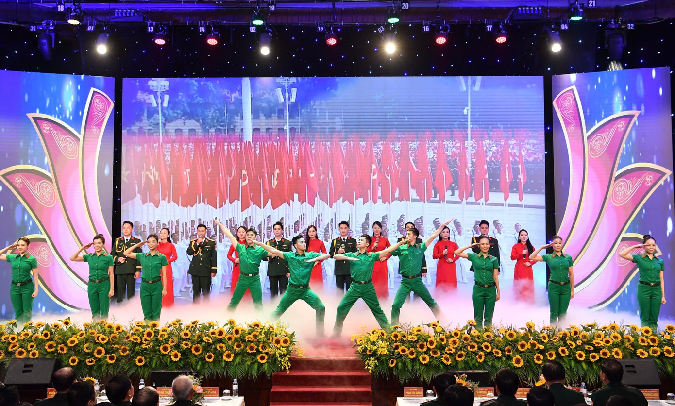 Tiết mục văn nghệ mở màn chương trình. Tiết mục văn nghệ mở màn chương trình.