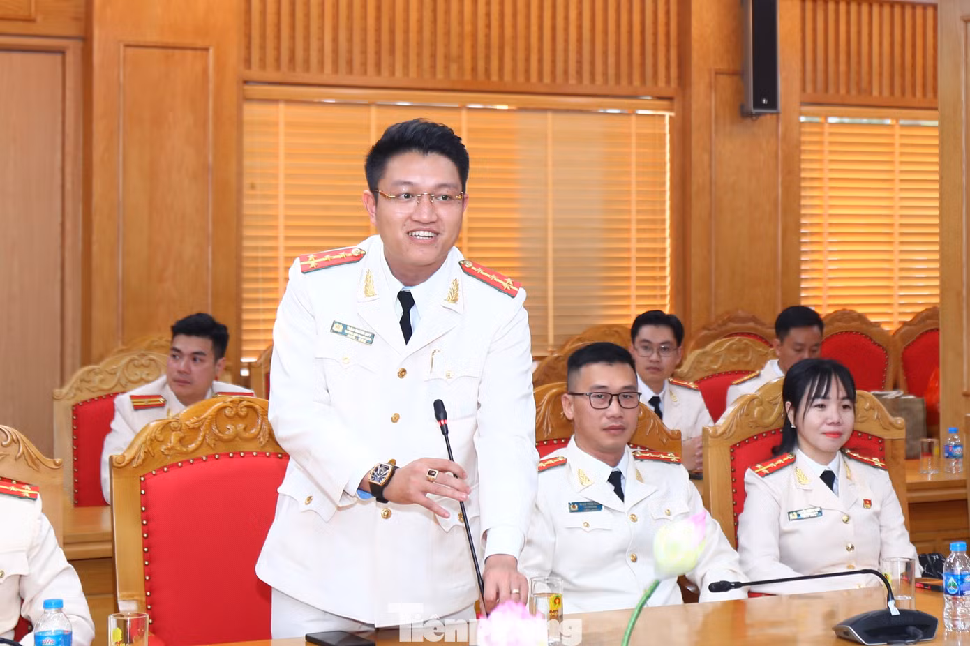 Các đại biểu tham dự Đại hội chia sẻ tại buổi gặp.