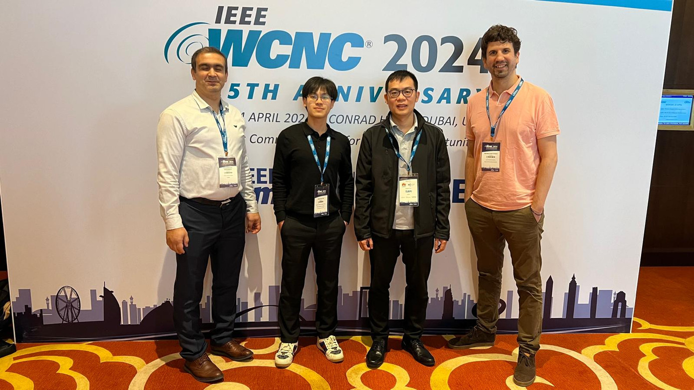 PGS.TS Ngô Quốc Hiển (thứ hai từ phải sang) đã có gần 200 công bố khoa học liên quan đến hệ thống Massive MIMO trên các tạp chí quốc tế uy tín và lọt top các nhà khoa học hàng đầu thế giới. PGS.TS Ngô Quốc Hiển (thứ hai từ phải sang) đã có gần 200 công bố khoa học liên quan đến hệ thống Massive MIMO trên các tạp chí quốc tế uy tín và lọt top các nhà khoa học hàng đầu thế giới.