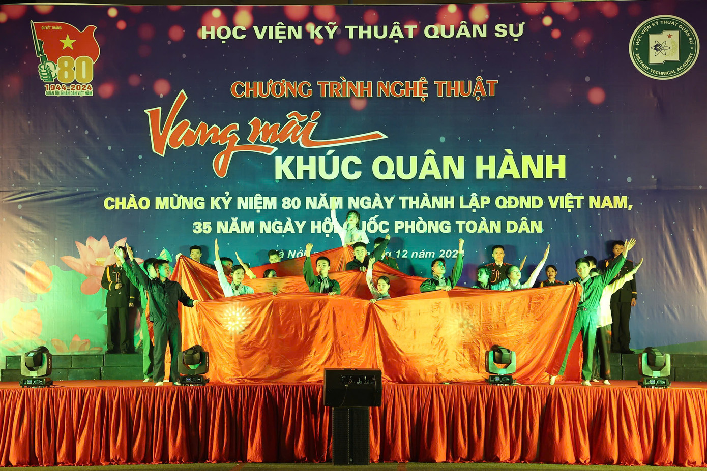 Chương trình nghệ thuật gồm có 2 phần: Quyết chiến, quyết thắng và Ngày hội non sông.