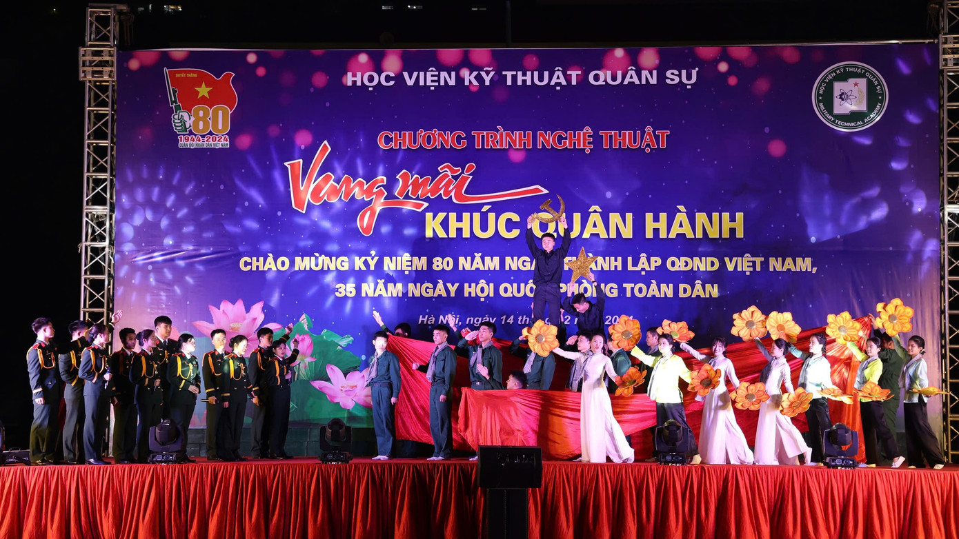 Các tiết mục văn nghệ đặc sắc được trình diễn bởi chiến sĩ, học viên của Học viện và các đơn vị kết nghĩa.