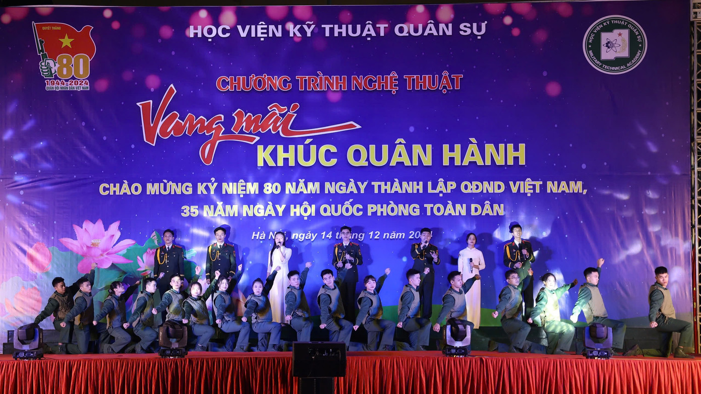 Các tiết mục văn nghệ đặc sắc được trình diễn bởi chiến sĩ, học viên của Học viện và các đơn vị kết nghĩa.