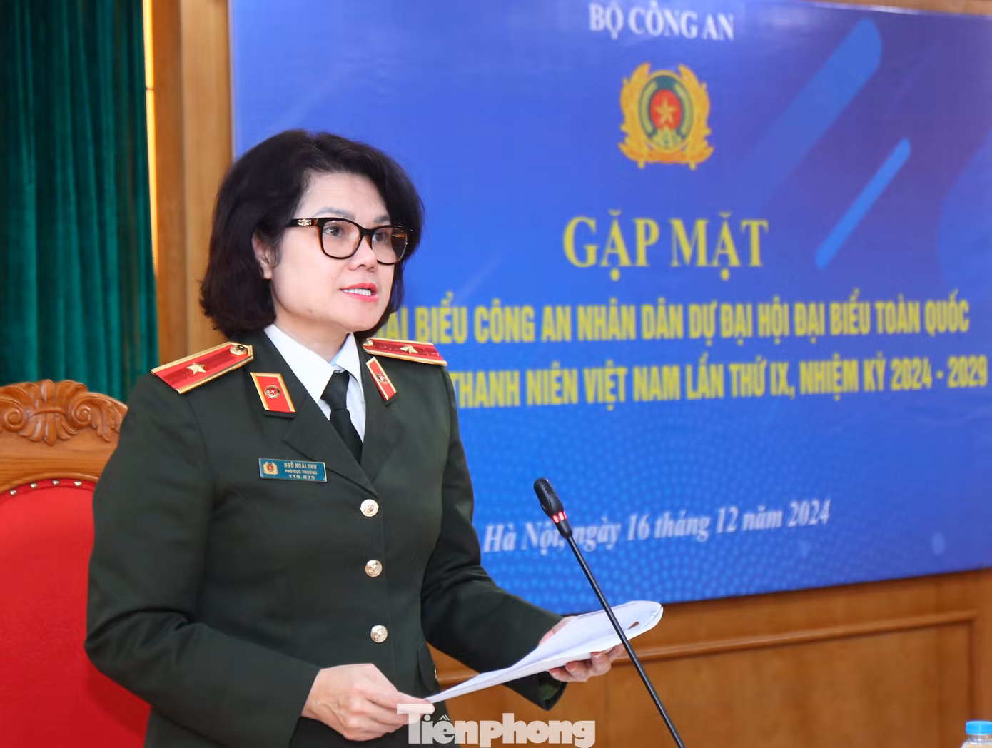 Thiếu tướng Ngô Hoài Thu - Phó Cục trưởng Cục Công tác đảng và công tác chính trị, Bộ Công an phát biểu tại buổi gặp mặt.