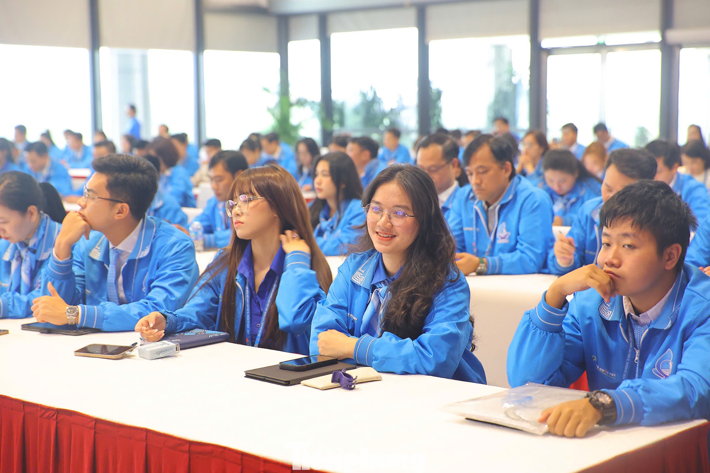 Các đại biểu tham dự tổ thảo luận số 3 trong khuôn khổ Đại hội.